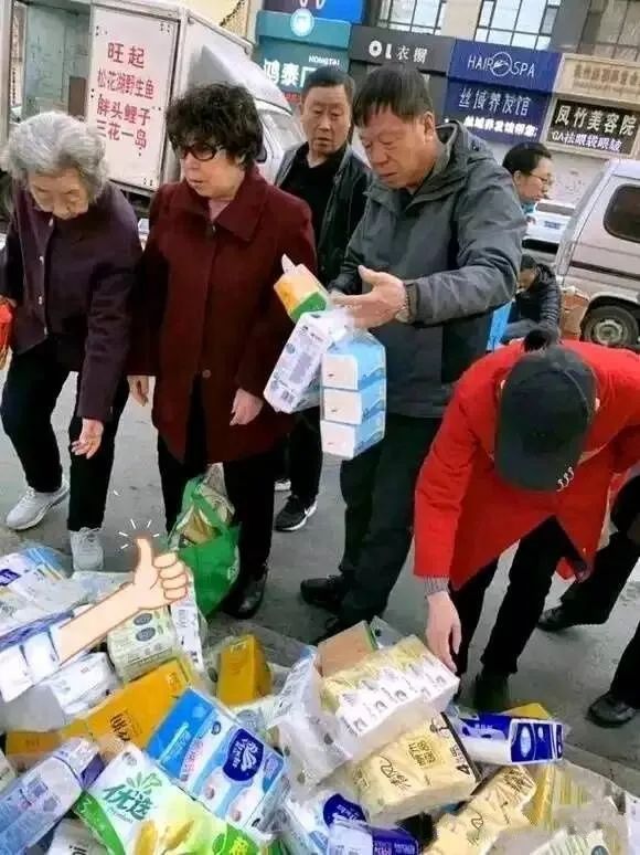 摆地摊卖什么最火（年轻人创业摆摊行不行） 第3张