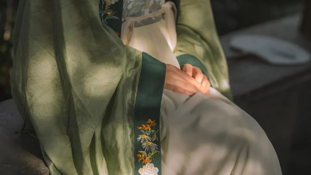 赞美爱情的诗句唯美（关于爱情的诗句唯美） 第3张