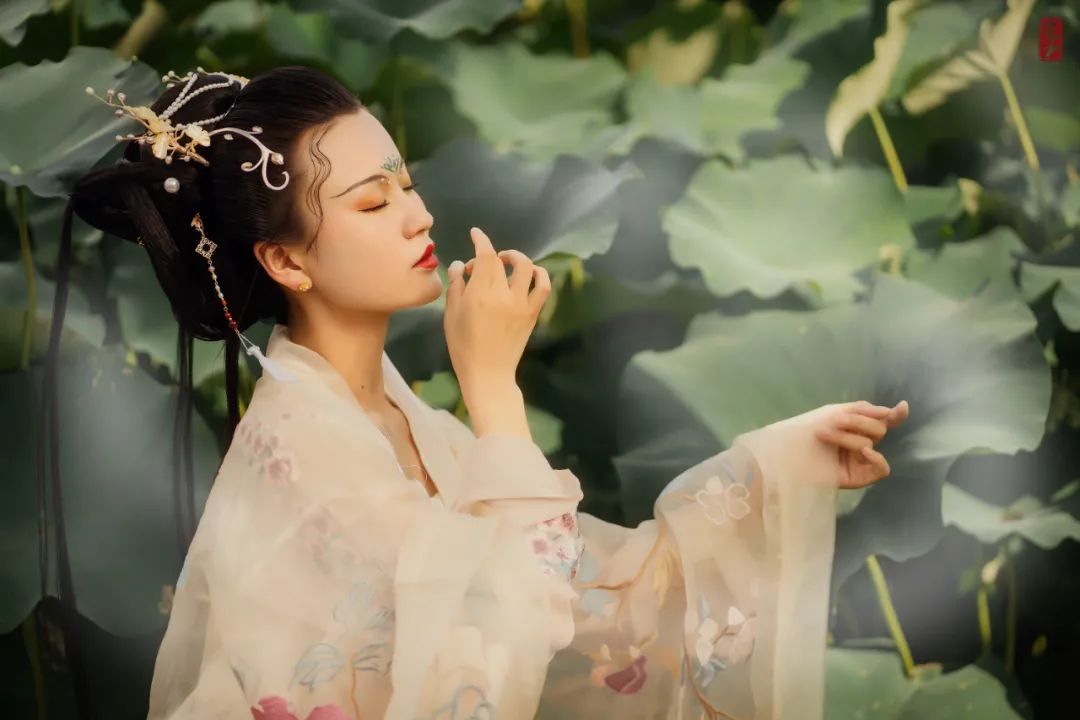 赞美爱情的诗句唯美（关于爱情的诗句唯美） 第7张