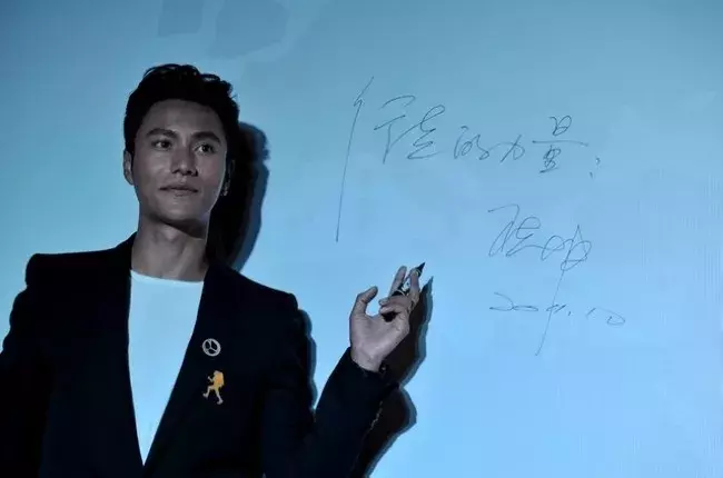 描写瀑布的优美句子（形容瀑布景色优美句子） 第1张