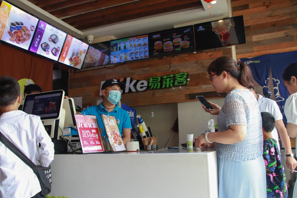 一个汉堡店要几个员工（店长应该做好哪些方面管理） 第3张
