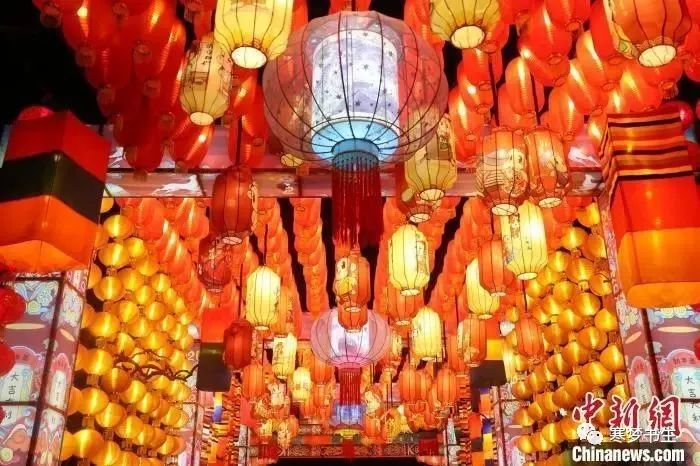 看花灯作文300字（元宵节观灯作文300字） 第3张