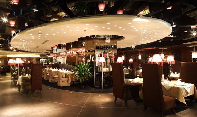 生意冷清的牛排店用了新方法后，一天进客300人，营业额翻10倍 第1张