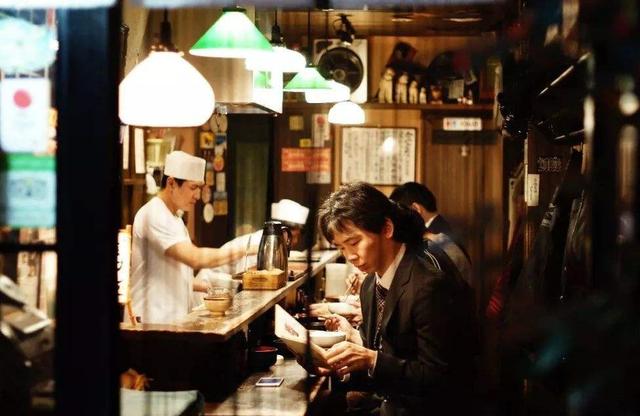 都是做餐饮的，为什么你只能收个一两万，而别家却月入40万？ 第3张