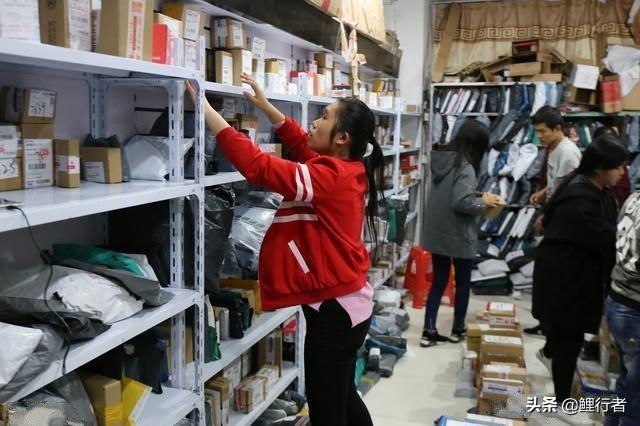 小镇上的快递店转让费要18万，每天派送550件，可以接手吗？ 第1张