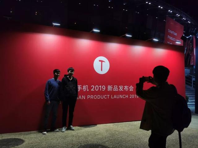 罗永浩和他的「锤粉」信徒 第13张