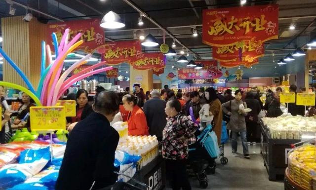 大多实体书店濒临倒闭，可这家小书店运用免费模式，年收入超百万 第5张