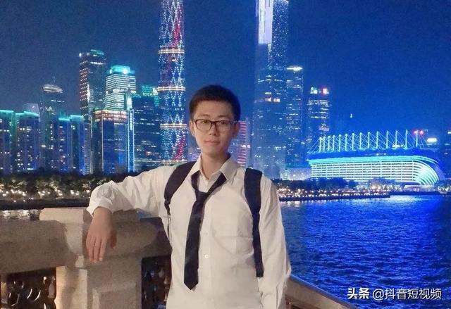 96年小伙科普天文知识，三个月吸粉30万，月收入从3000到上万 第1张
