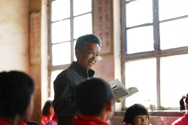 感谢老师的文章简短（赞美老师的话简短朴实） 第1张