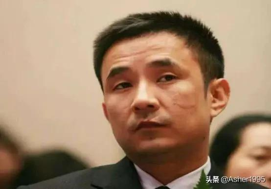 负债800亿逃往国外，带走一位女明星和61亿，父亲下葬也不回 第1张