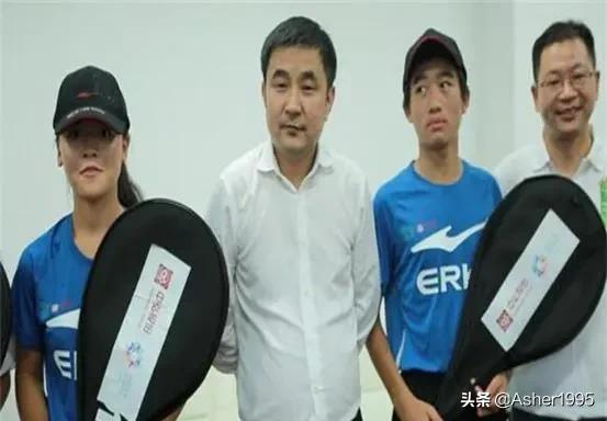负债800亿逃往国外，带走一位女明星和61亿，父亲下葬也不回 第7张