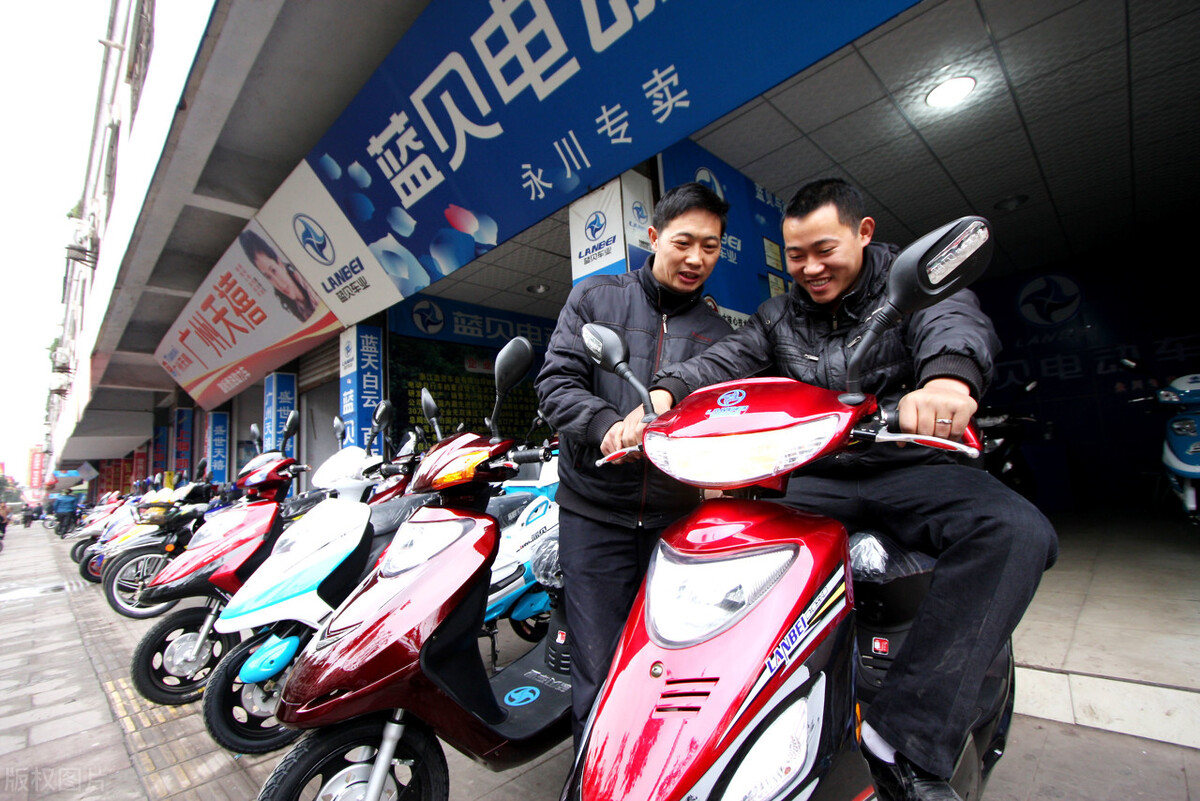 湖南男人卖电瓶车，先送现金后送电池，放低姿态却能年赚150万 第1张