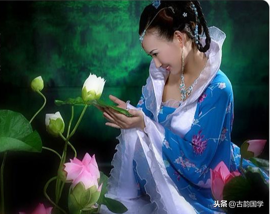 形容女人美丽动人的句子（赞美漂亮女人经典诗句） 第1张