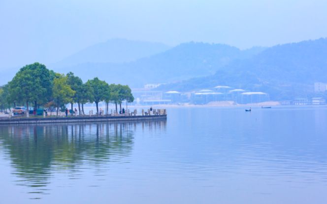 关于月亮的句子唯美伤感（借月亮表达孤独伤感说说） 第13张