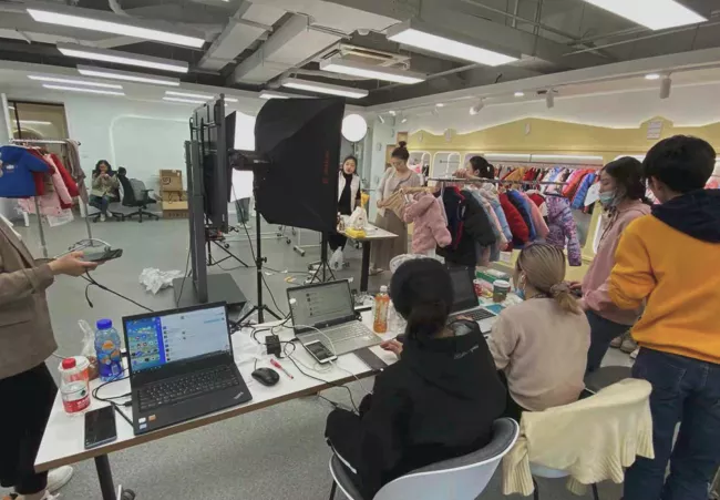 在快手，十万粉的主播可以赚多少？ 第5张