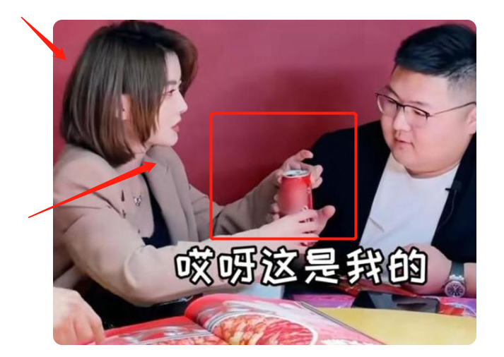 聂小雨“S姿势”钓鱼，邓刚直呼“伤腰”，秀身材？蹭流量？ 第15张