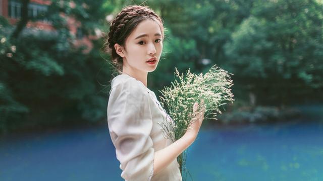 形容一个女人的气质的句子（女人气质脱俗的唯美说说） 第3张
