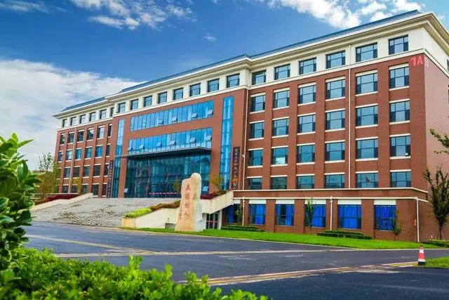 衡水一中学被曝多项违规致学生抑郁，一教师被指频繁猥亵学生！学校否认，官方介入 第5张