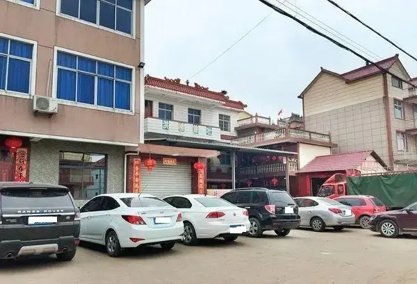 大舅子开豪车被敬酒，我开岚图被嫌弃，看完春晚，老丈人不淡定了 第3张