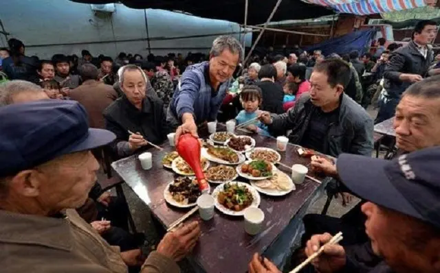 大舅子开豪车被敬酒，我开岚图被嫌弃，看完春晚，老丈人不淡定了 第5张