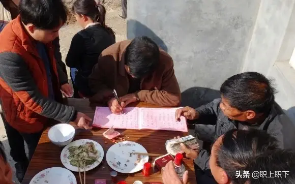 青壮年返乡过年成为隆重的仪式，但改变不了农村老人惨淡的晚景 第11张
