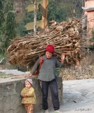 青壮年返乡过年成为隆重的仪式，但改变不了农村老人惨淡的晚景 第17张