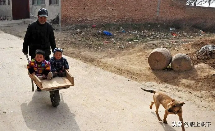 青壮年返乡过年成为隆重的仪式，但改变不了农村老人惨淡的晚景 第19张
