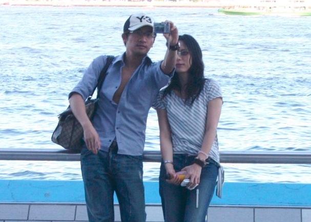 47岁苏有朋被曝密婚十年，女方是白富美经纪人，工作室辟谣：假的 第13张