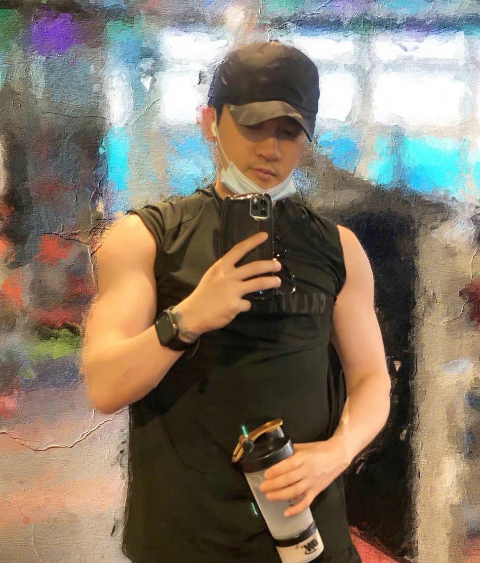 47岁苏有朋被曝密婚十年，女方是白富美经纪人，工作室辟谣：假的 第21张