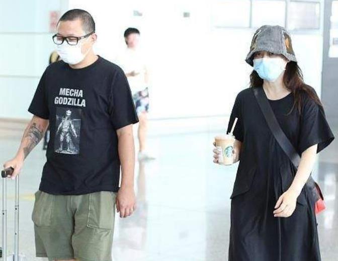 梅婷与大11岁老公合体现身，素颜显憔悴老态，与老公恩爱依旧 第5张
