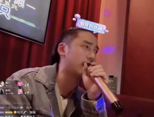 蒋劲夫直播与好兄弟KTV聚会，直言：我现在生活非常好，送外卖只为博关注？ 第1张