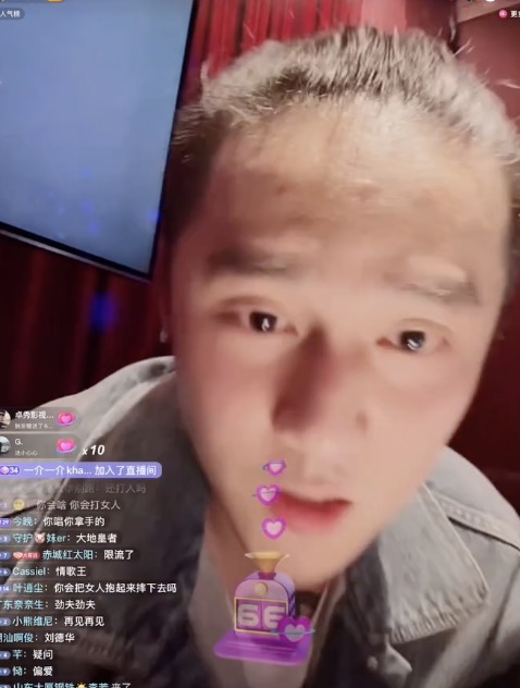 蒋劲夫直播与好兄弟KTV聚会，直言：我现在生活非常好，送外卖只为博关注？ 第3张