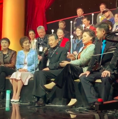 67岁李雪健近况不佳，面容消瘦头发灰白，因喉癌说话含糊不清 第3张
