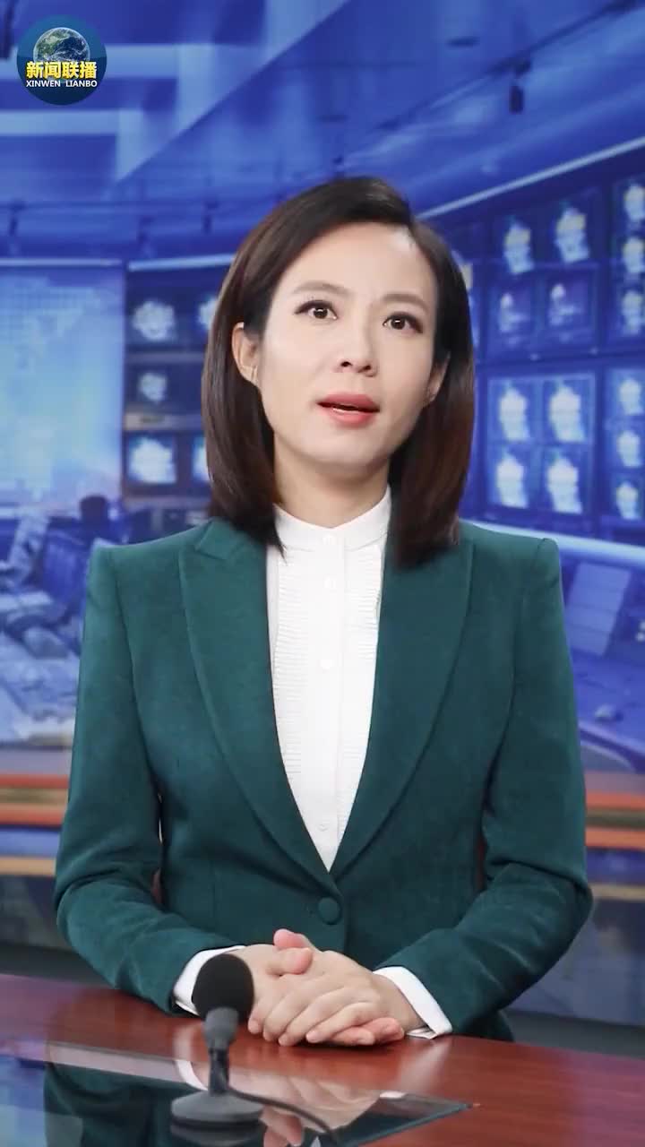 《新闻联播》美女主播宝晓峰：43岁仍未婚单身，情系家乡内蒙古 第1张