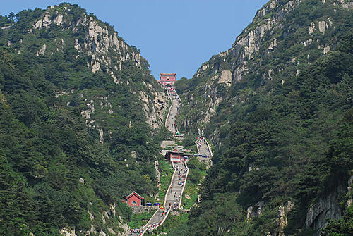 来泰安爬泰山的攻略，抓紧收藏起来 第1张