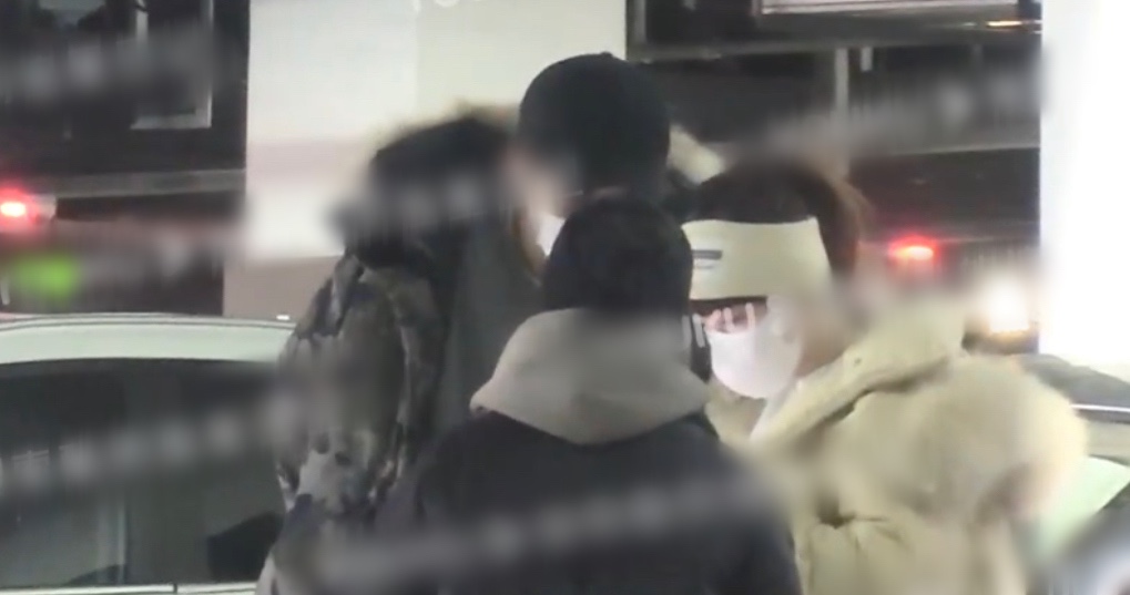 39岁高伟光疑恋情曝光，被拍与一女性外出逛街，举止亲密疑见家长 第13张