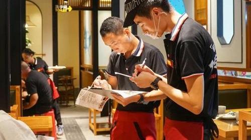 500吃一月火锅，这家火锅店疯了！揭秘收入120万背后的套路 第5张