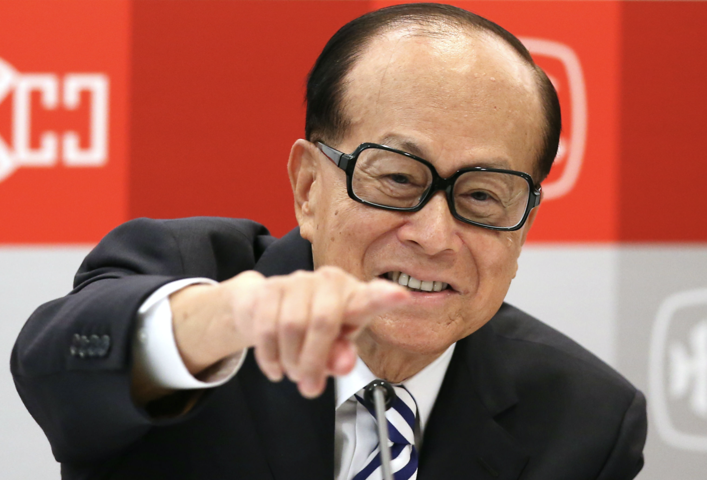 仅一年，李嘉诚430亿收购的酒吧暴雷，关店25家裁员800人 第1张