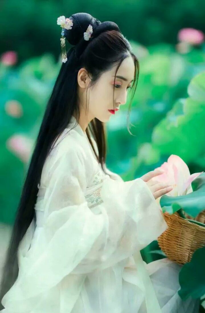 形容头发很美的诗句（赞美头发的优美句子） 第1张