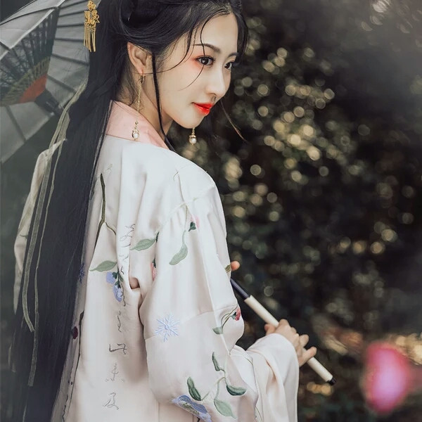 形容头发很美的诗句（赞美头发的优美句子） 第7张