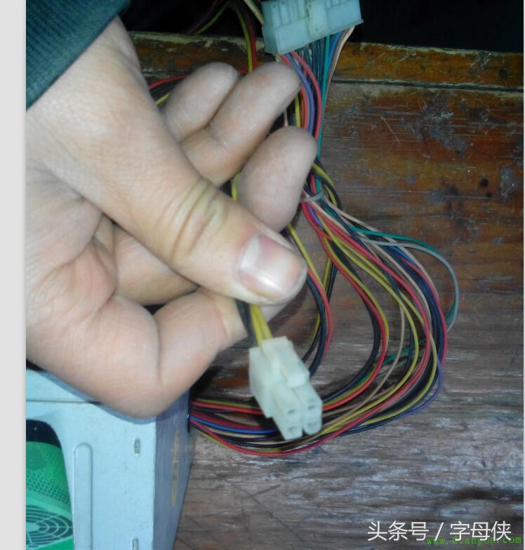 计算机电源一般在多少伏（台式电脑电压是多少） 第11张