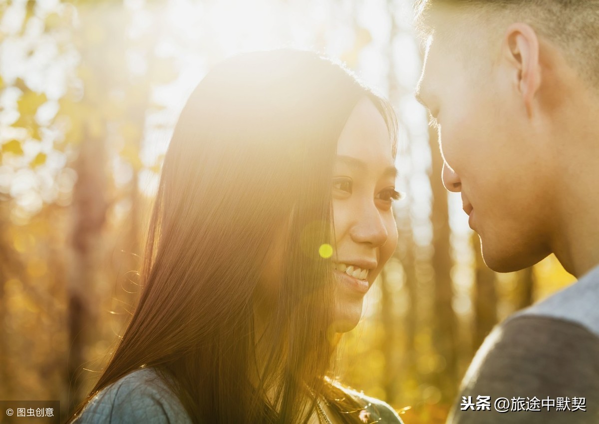 描写眼神温柔的句子段落（8条关于眼眸唯美短句） 第13张