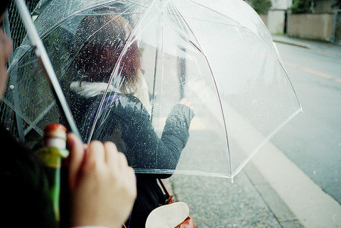关于雨的句子有哪些（描写下雨的40条伤感说说） 第1张