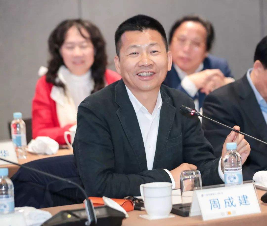 国产服装巨头“凉了”？市值蒸发300多亿，董事长被限制高消费 第5张