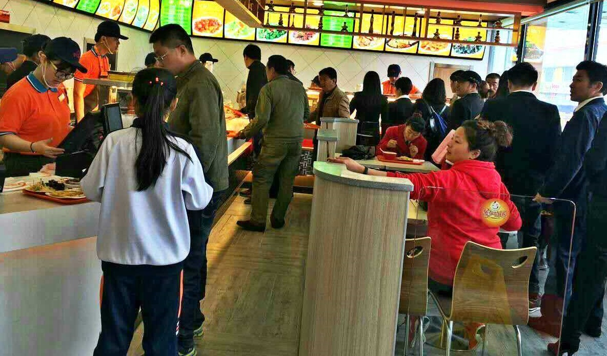 如何经营快餐店？只用2招引爆客流，让同行眼红不已 第1张