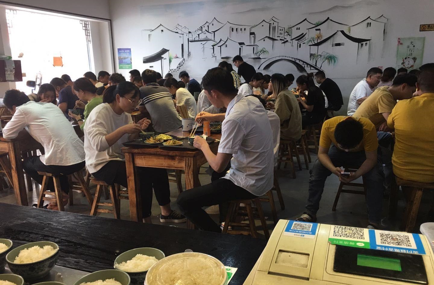 如何经营快餐店？只用2招引爆客流，让同行眼红不已 第5张