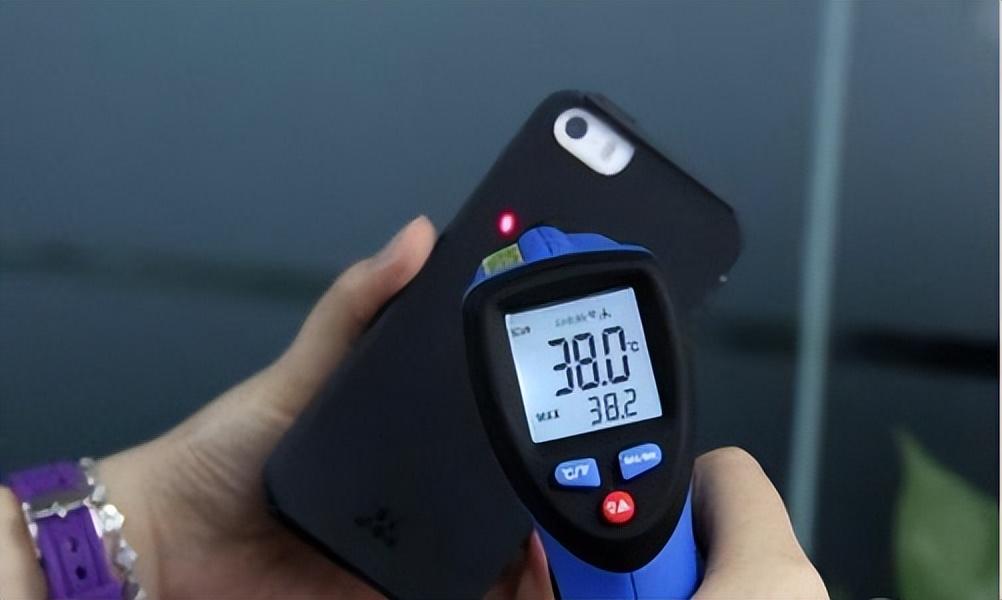 手机发热发烫是什么原因?怎么解决呢?（手机发烫快速降温方法） 第1张