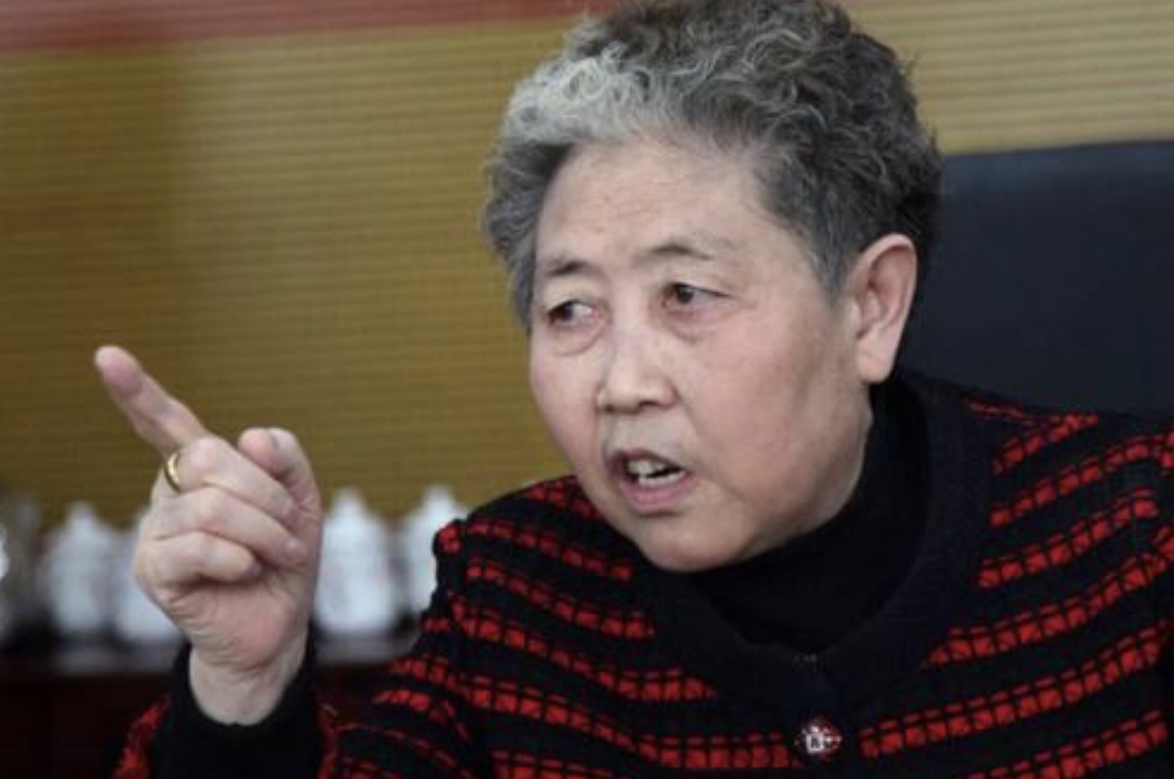 大儿子建烂尾楼，小儿子差点砸了招牌，不上市的老干妈被坑惨了 第7张