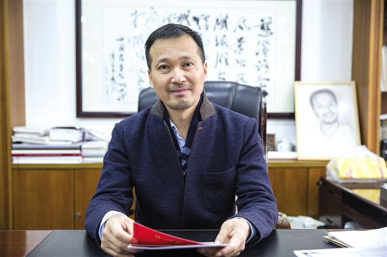 浙江慈溪知名富豪：创办中国最大插座集团，大赚450亿身价 第1张