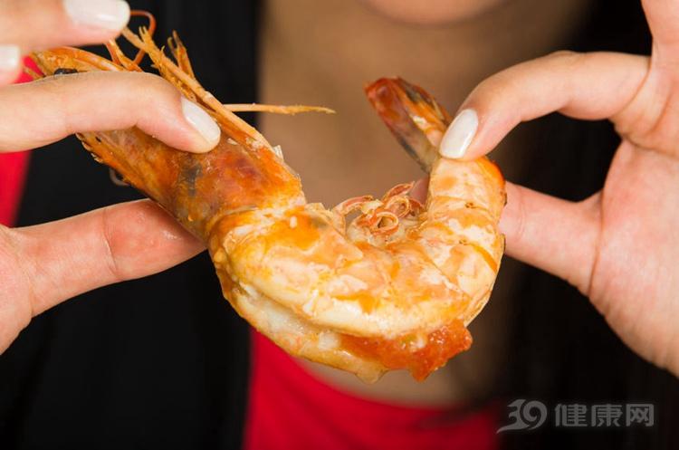 脸上皮肤过敏泛红发痒小妙招（脸上过敏发红处理方法） 第3张